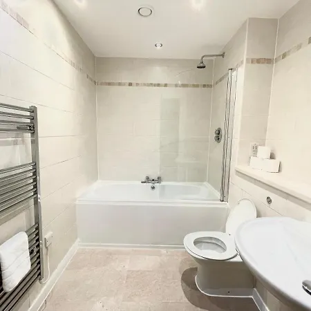 Lovely 2 - Bedroom Condo In Manchester City Centre Exterior photo
