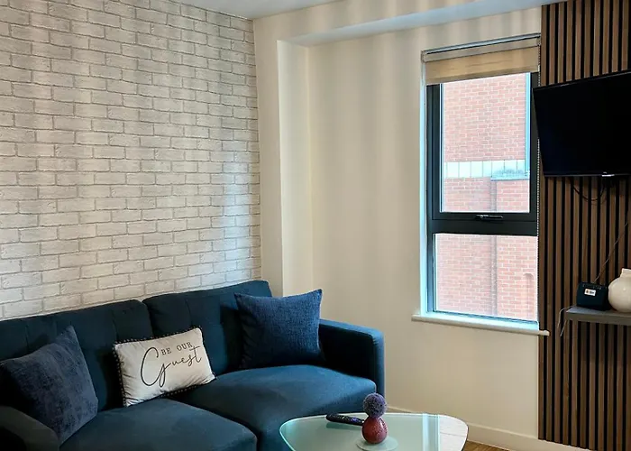 Lovely 2 - Bedroom Condo In Manchester City Centre